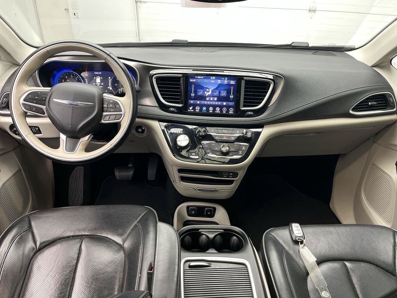 Used 2018 Chrysler Pacifica Limited FWD image 4