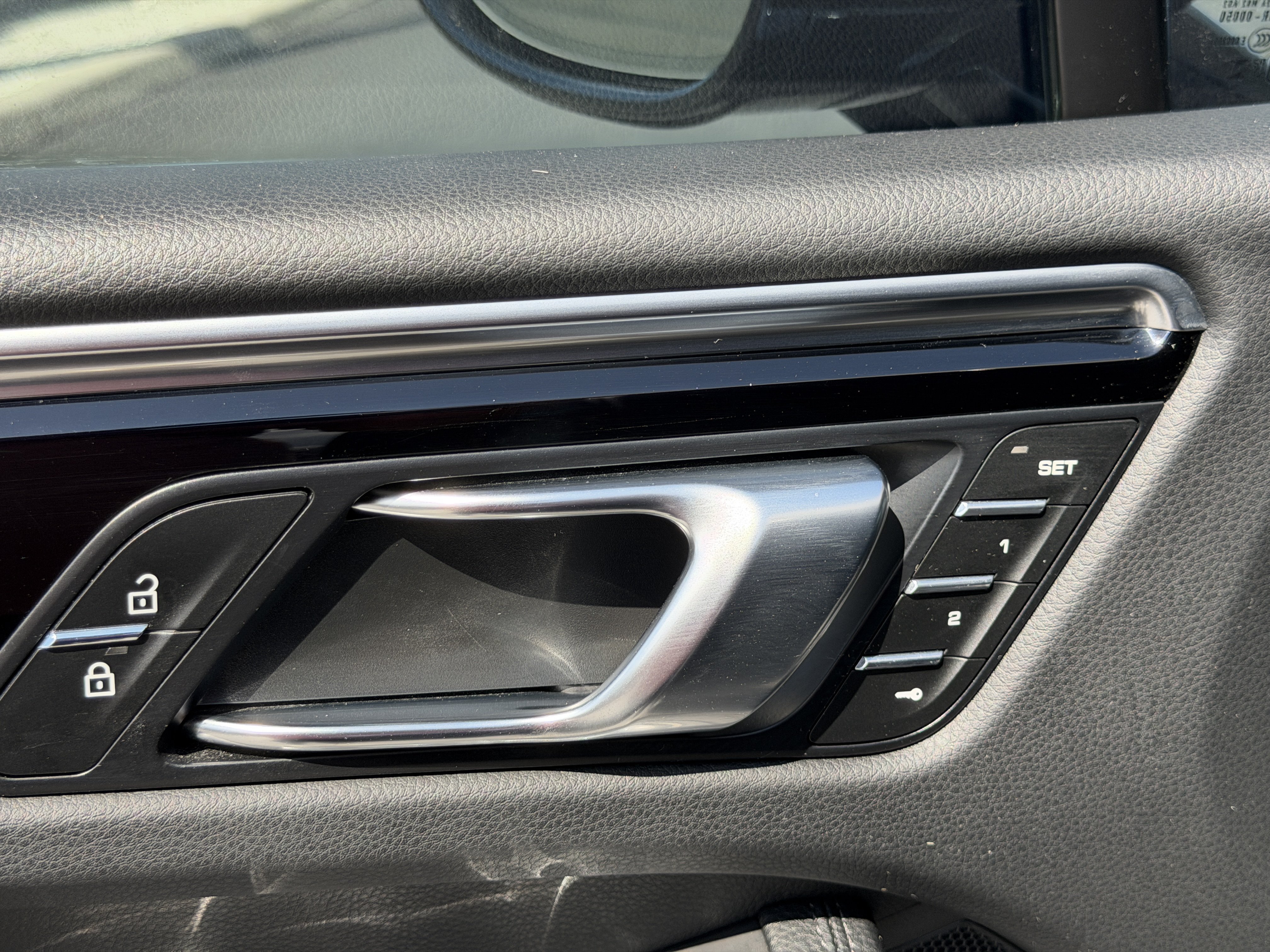 Certified 2024 Porsche Macan AWD/4WD image 20