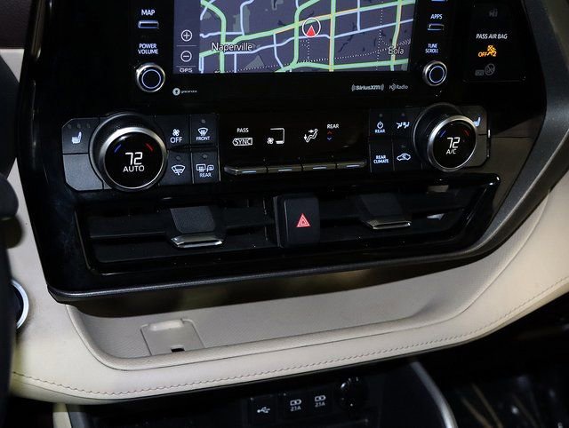 Used 2020 Toyota Highlander XLE image 21