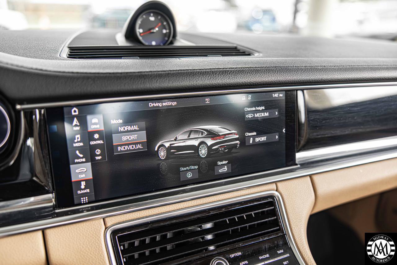 Used 2018 Porsche Panamera 4 AWD/4WD image 26
