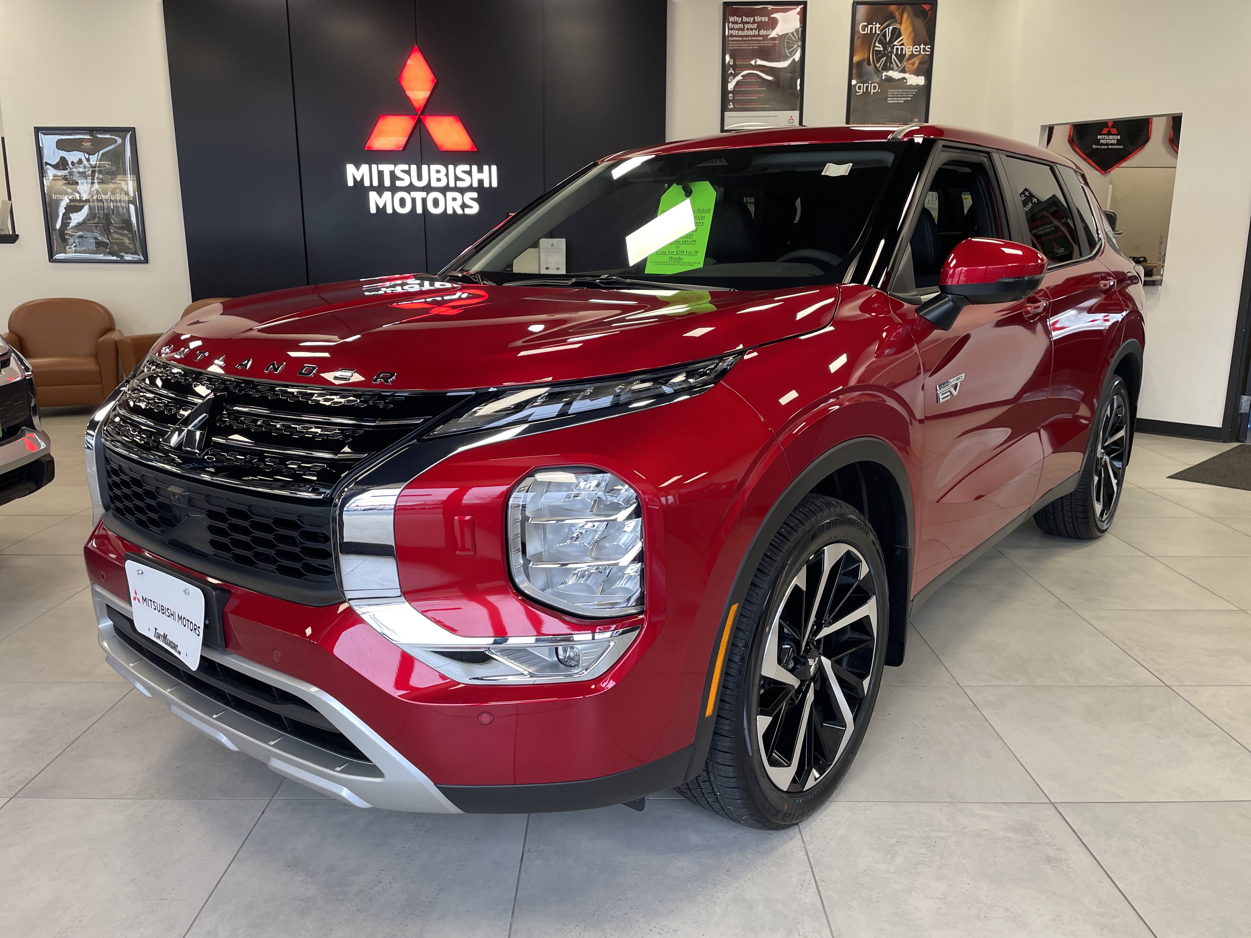 New 2025 Mitsubishi Outlander SE image 1