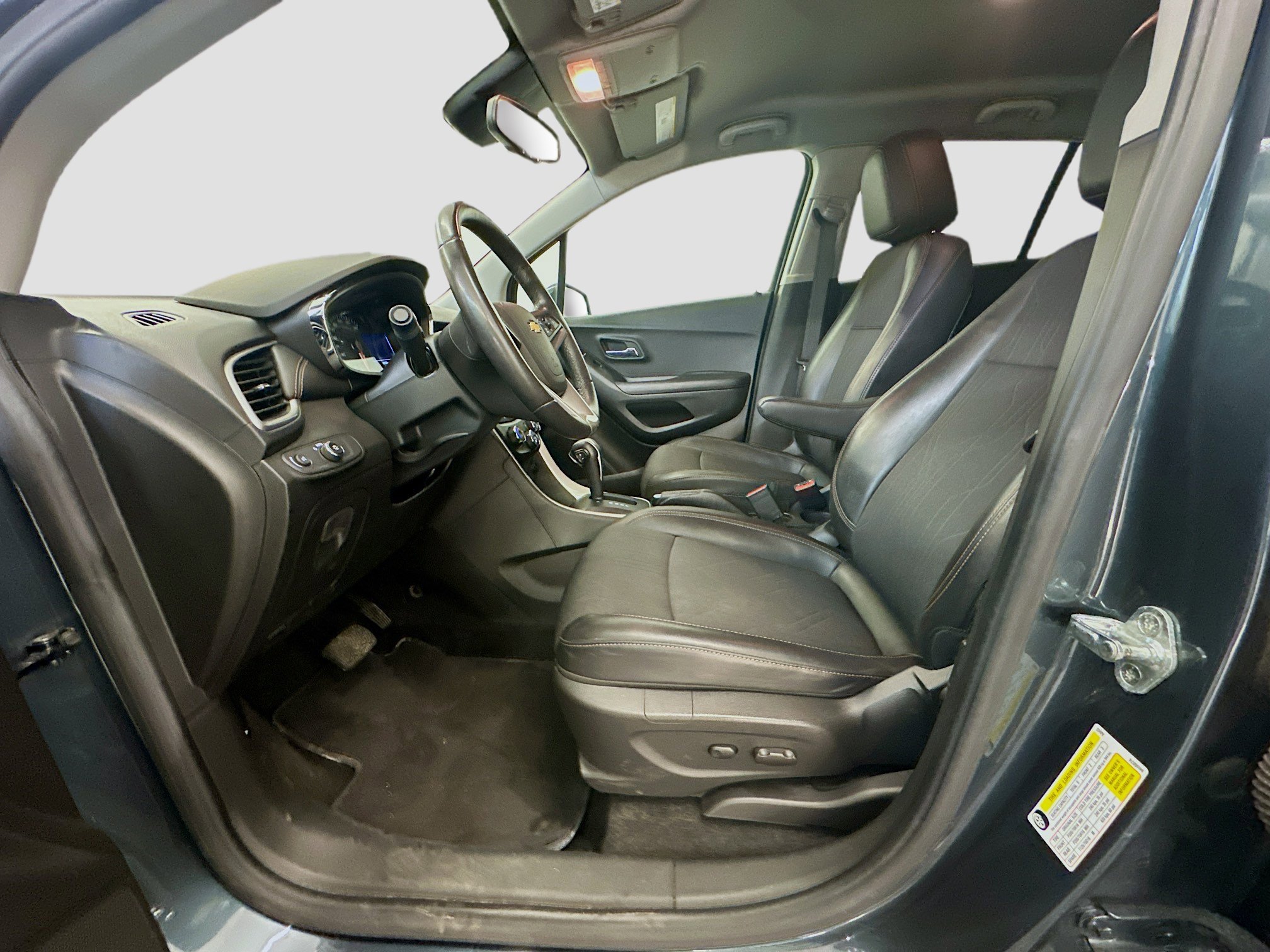 Used 2021 Chevrolet Trax LT w/ LT Convenience Package image 13