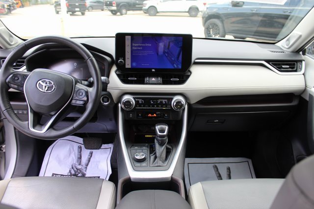Used 2023 Toyota RAV4 Limited image 17
