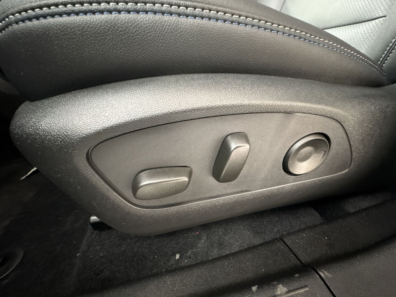 New 2026 Chevrolet Equinox EV LT AWD/4WD image 14
