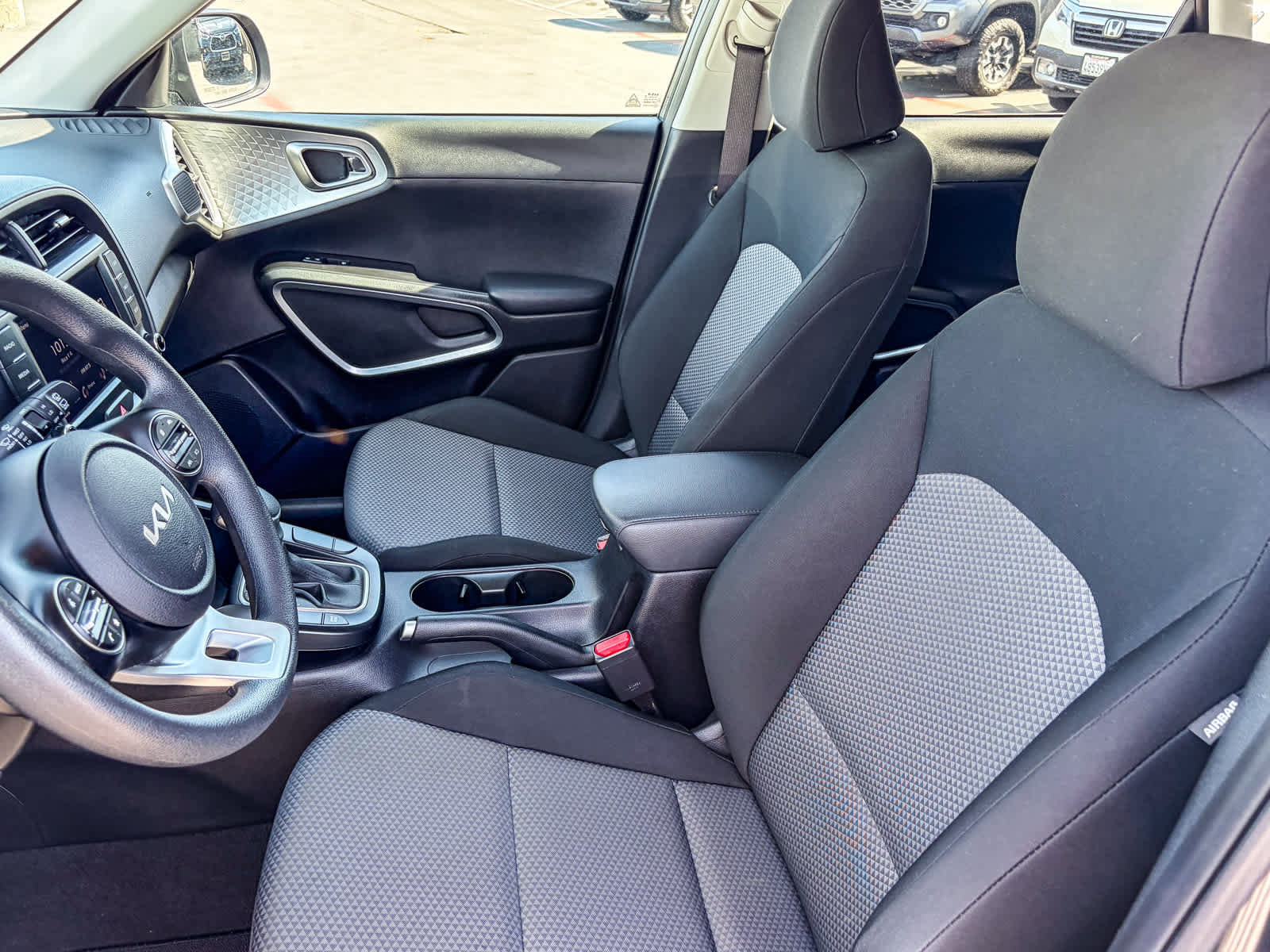 Used 2024 Kia Soul LX w/ Option Group 015 image 16