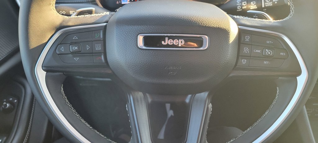 Used 2025 Jeep Grand Cherokee L Altitude AWD/4WD image 18