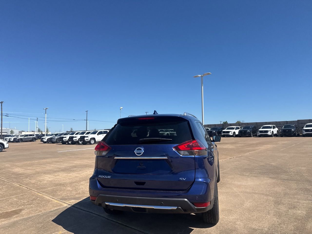 Used 2020 Nissan Rogue SV w/ Premium Package image 19