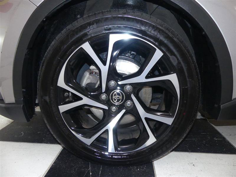 Used 2020 Toyota C-HR XLE image 34