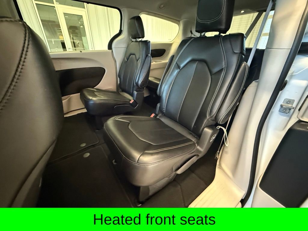 Used 2024 Chrysler Pacifica Touring-L image 16