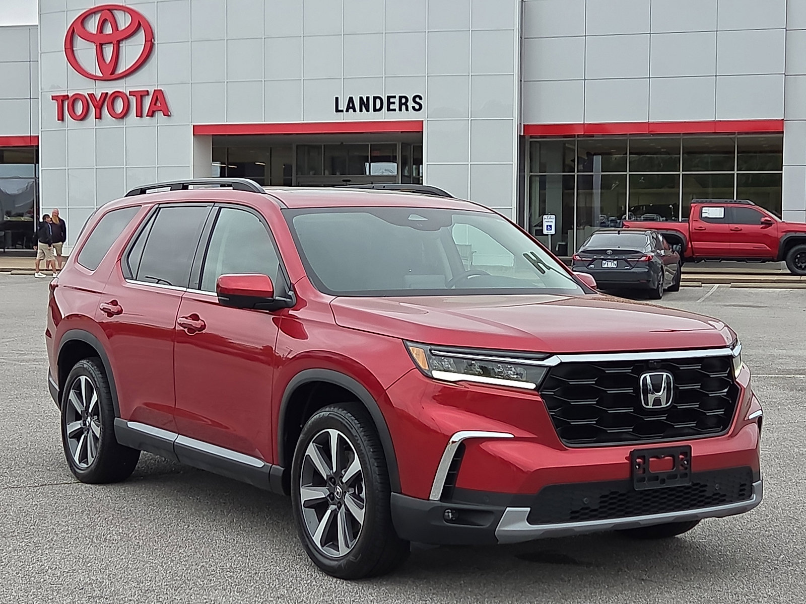 Used 2025 Honda Pilot Elite image 1