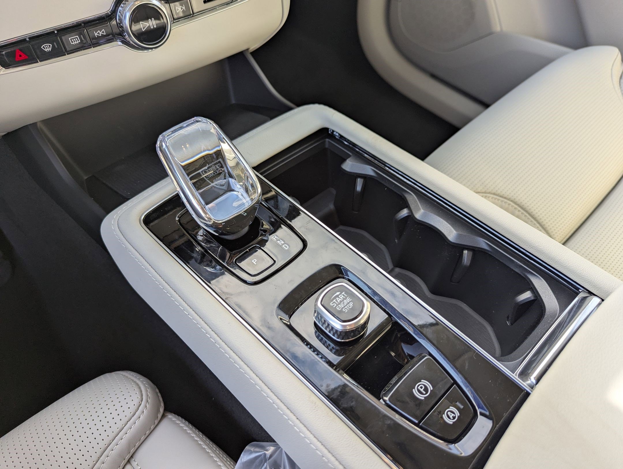 New 2026 Volvo XC90 B6 Ultra w/ Protection Package image 16