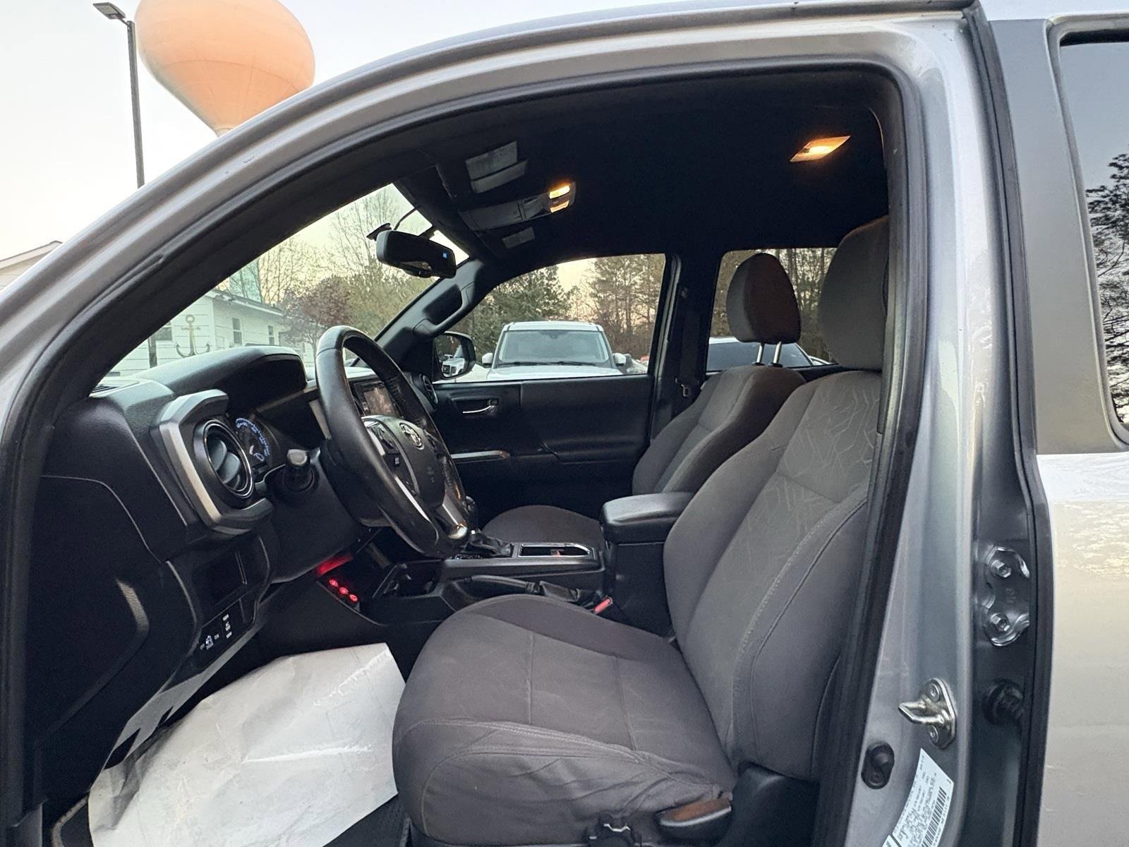 Used 2016 Toyota Tacoma TRD Sport image 20