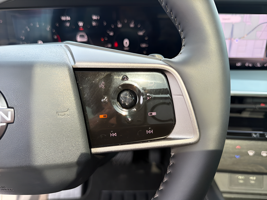 Certified 2025 Nissan Murano SL AWD/4WD image 33