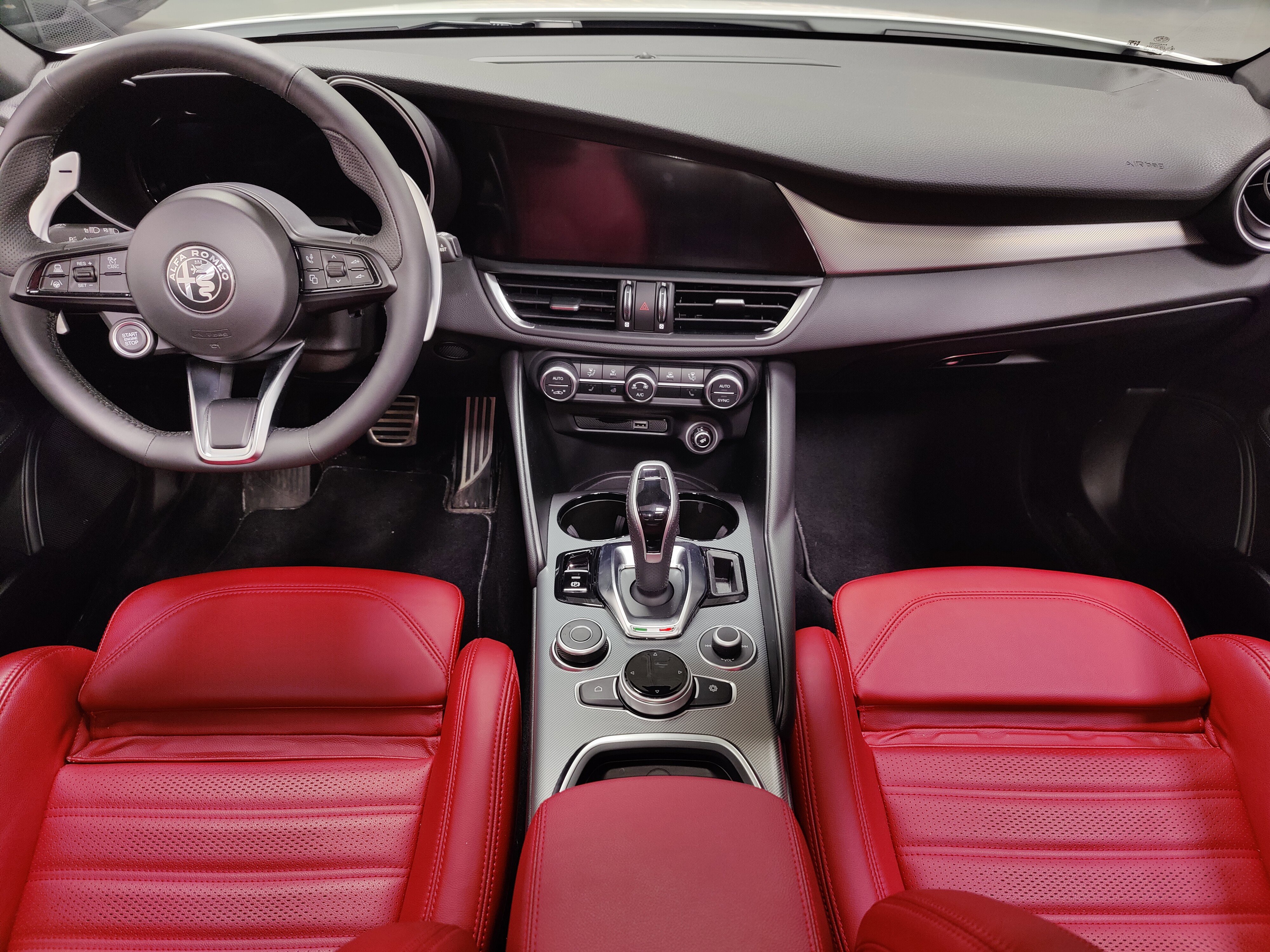 New 2025 Alfa Romeo Giulia AWD w/ Veloce Package AWD image 16