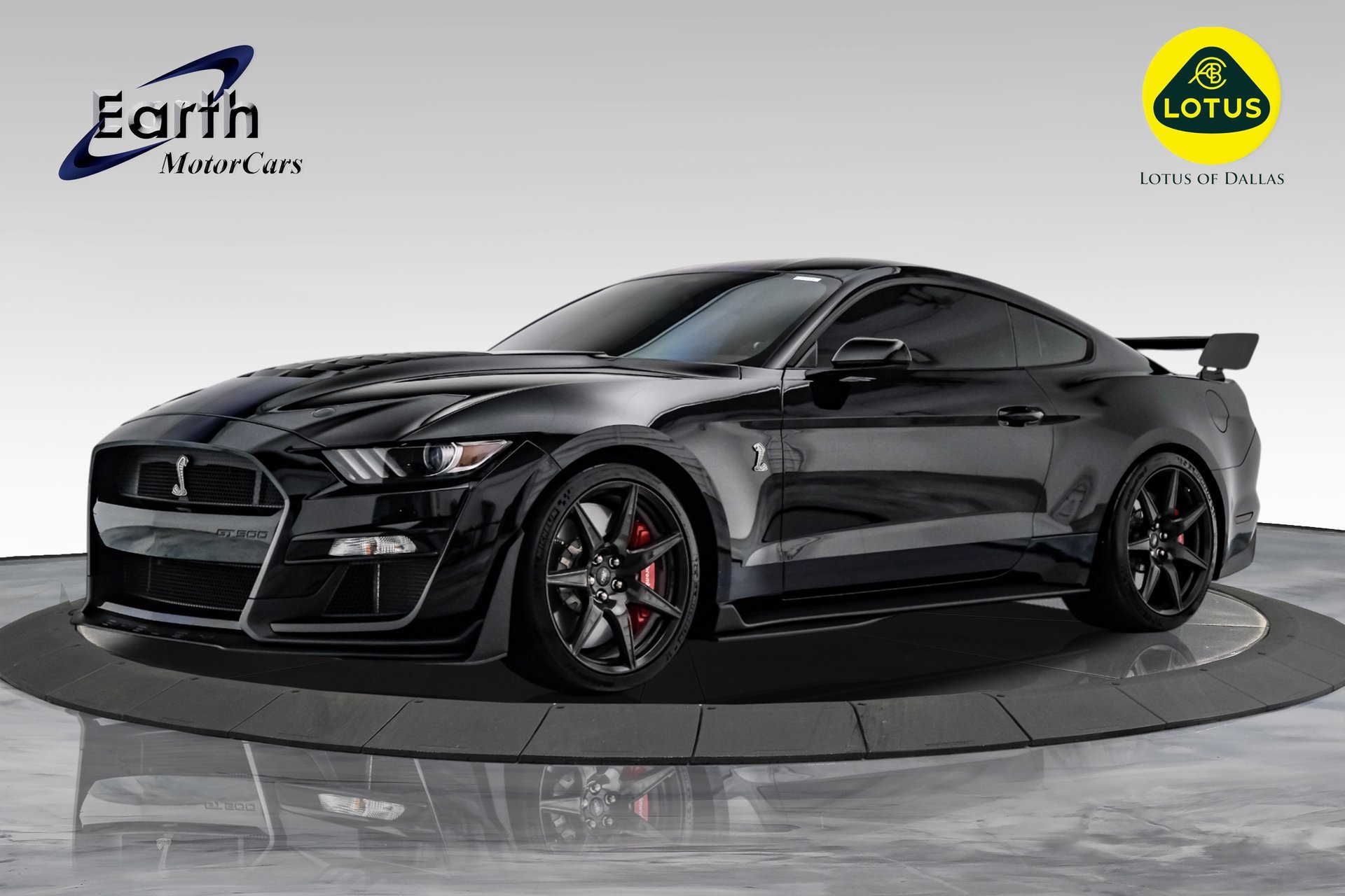 Used 2020 Ford Mustang Shelby GT500 w/ Carbon Fiber Track Pack image 1