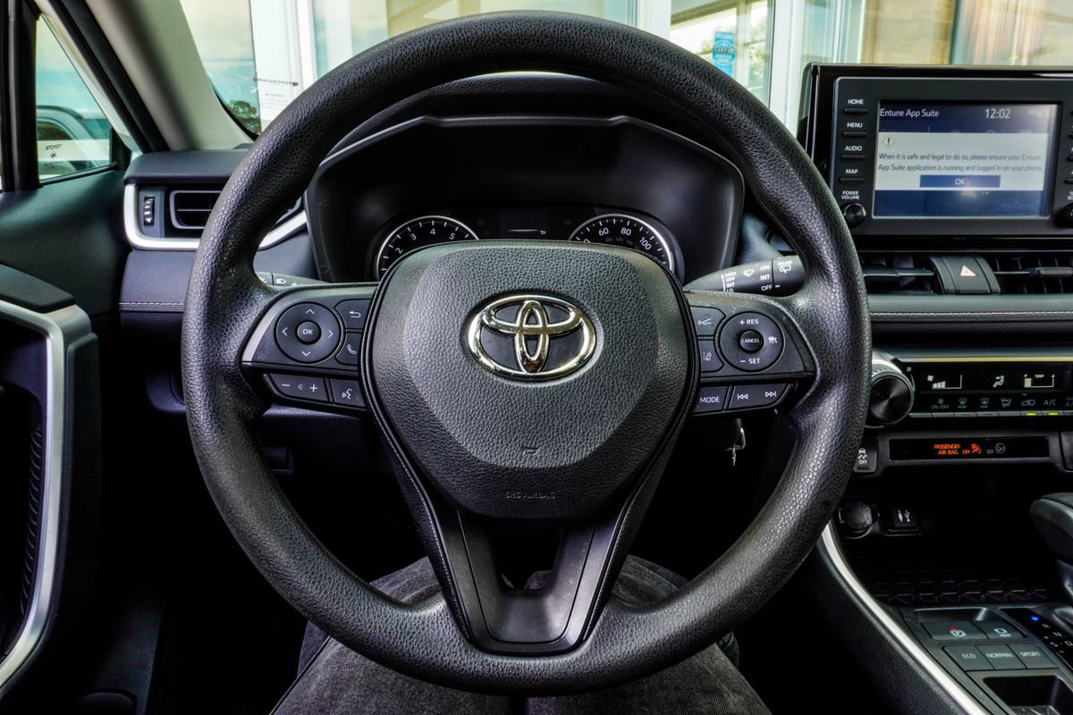 Used 2019 Toyota RAV4 LE FWD image 15