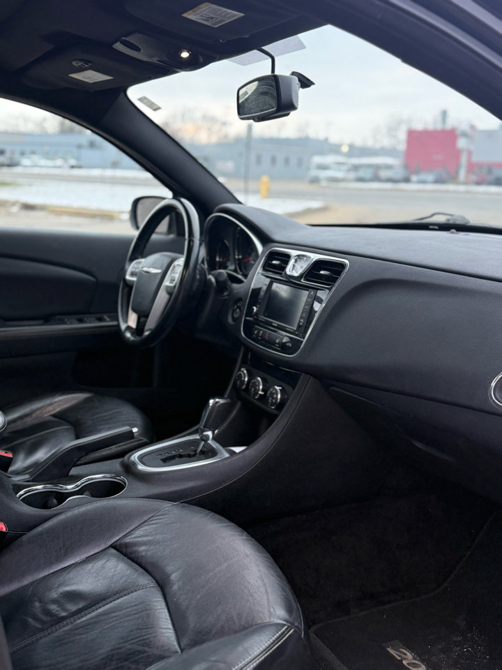 Used 2011 Chrysler 200 Limited image 12