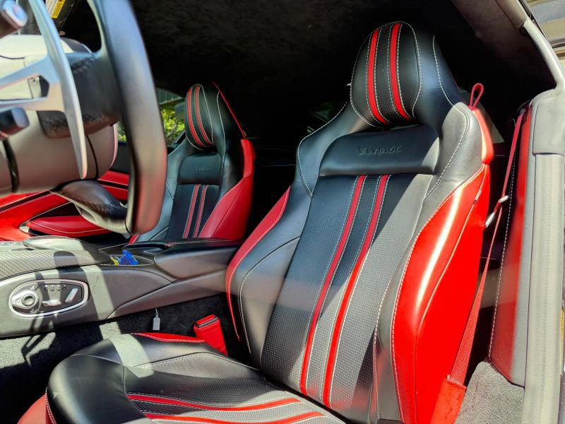 Used 2020 Aston Martin V8 Vantage Coupe RWD image 12