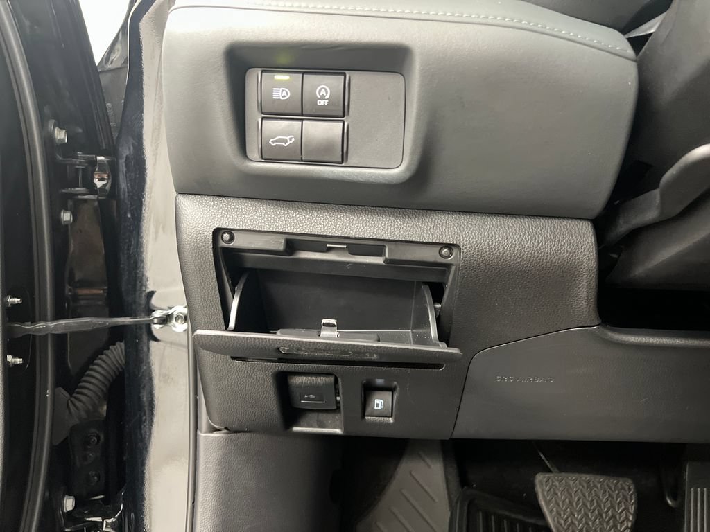Used 2025 Toyota Highlander XLE FWD image 57