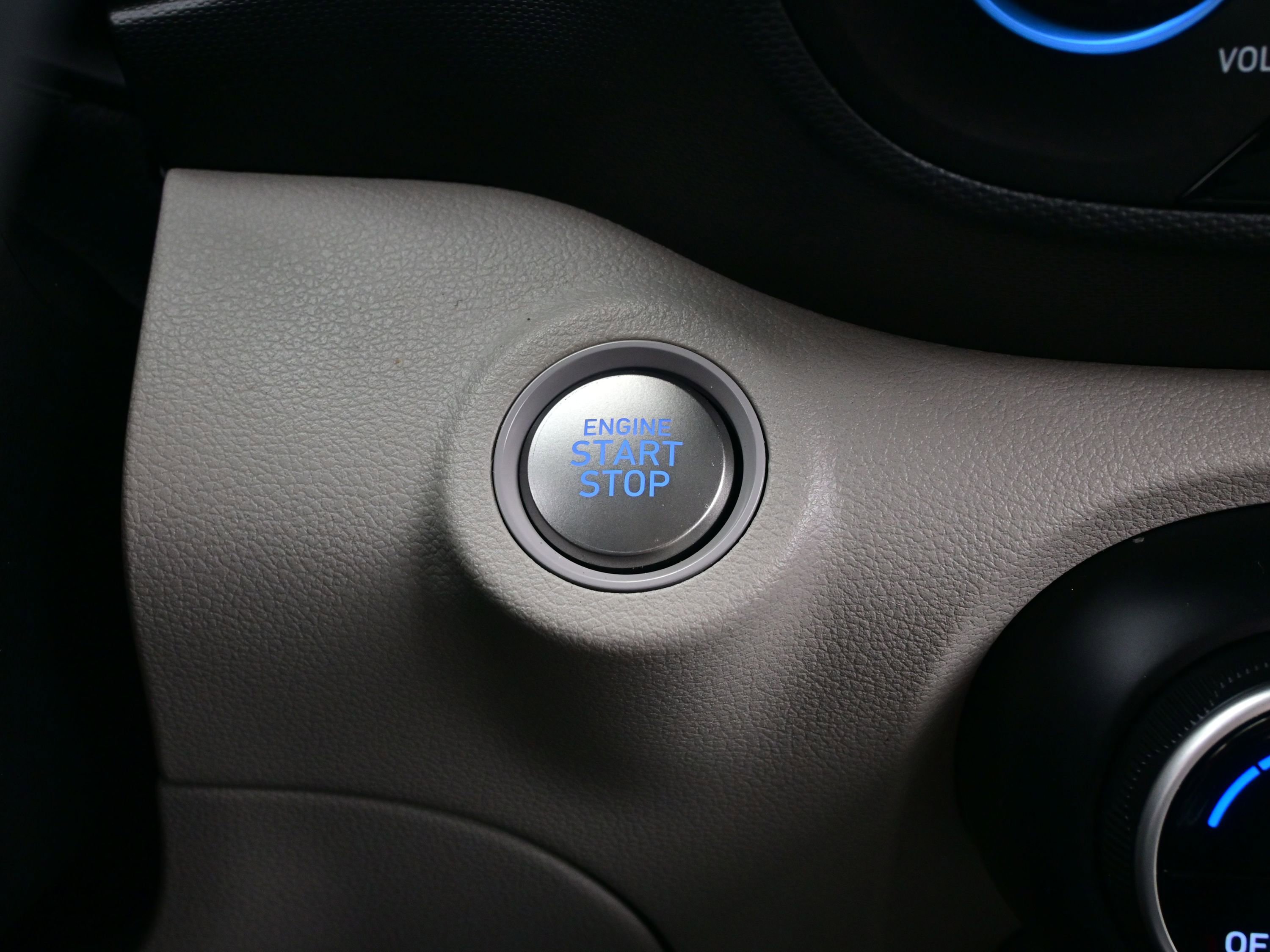 Certified 2025 Hyundai Venue SEL image 22