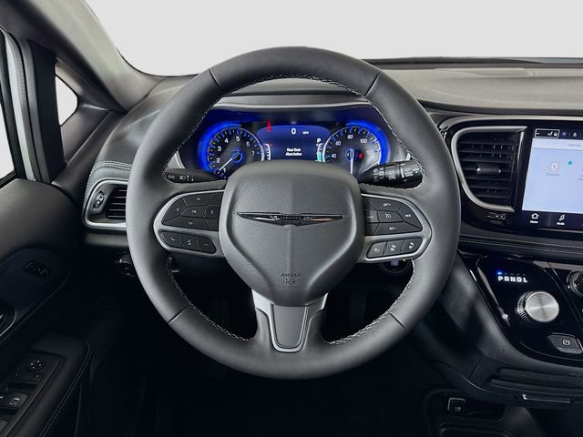 New 2026 Chrysler Pacifica Select image 11