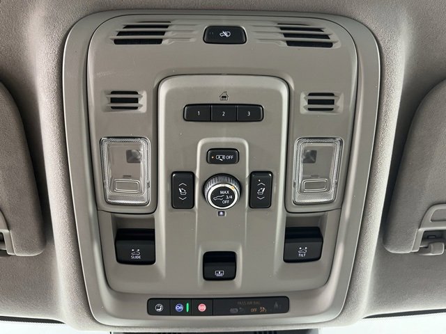 Used 2021 Cadillac Escalade ESV Premium Luxury Platinum image 17