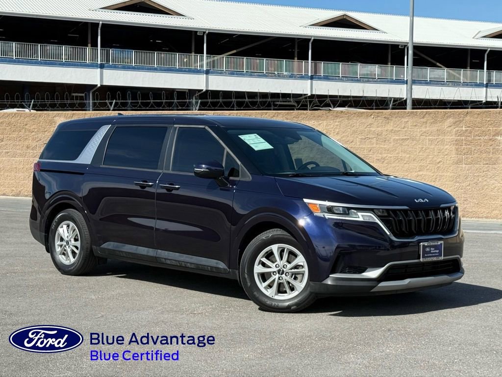 Used 2023 Kia Carnival LX image 1