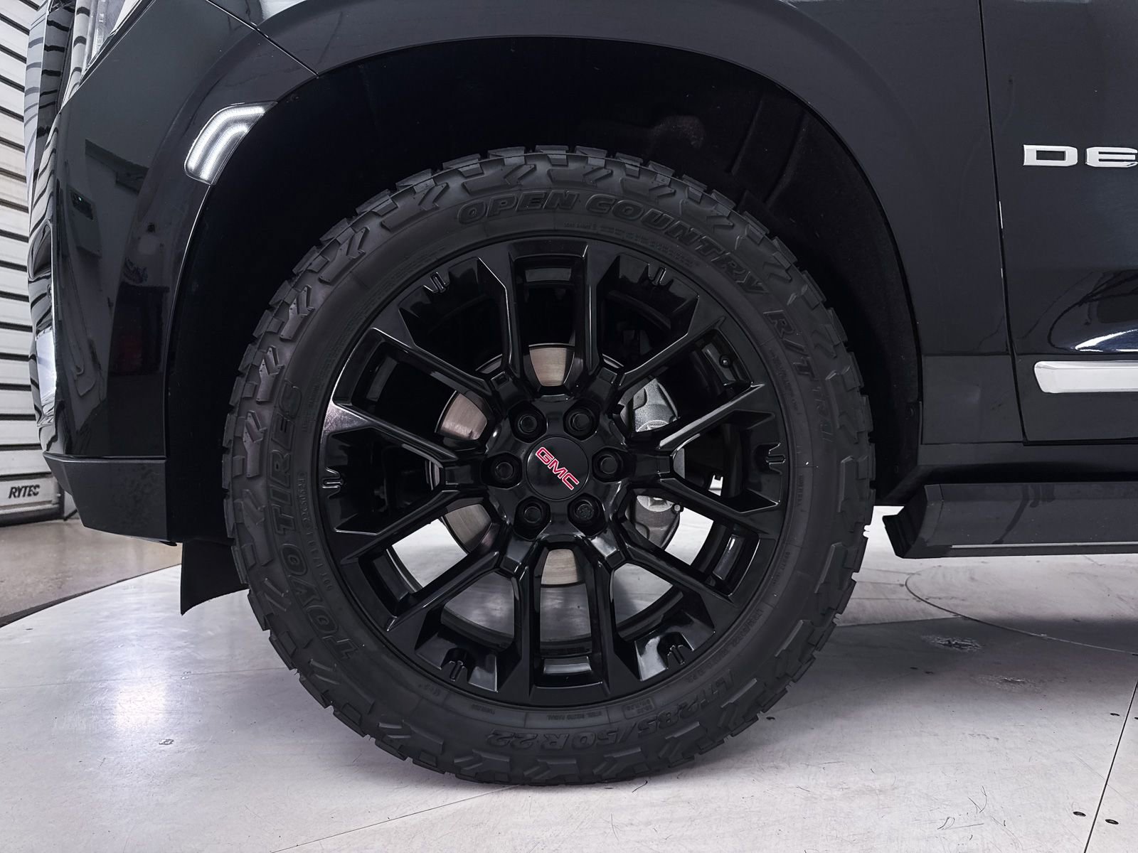 Used 2022 GMC Yukon XL Denali AWD/4WD image 17