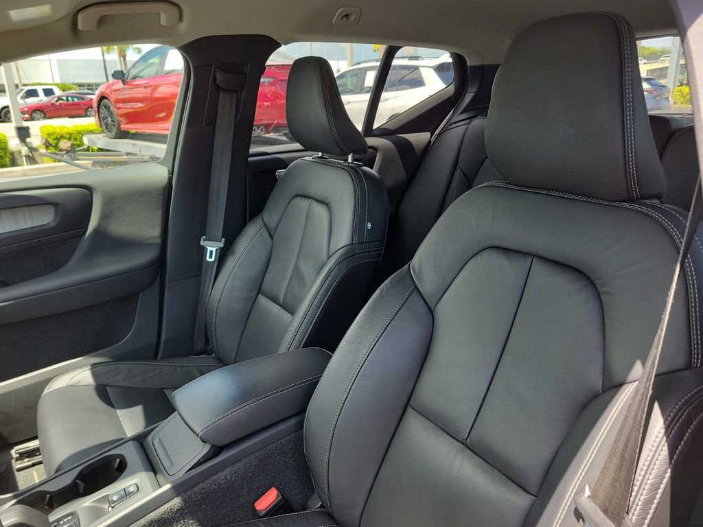 Used 2023 Volvo XC40 B5 Core w/ Convenience Package AWD/4WD image 22