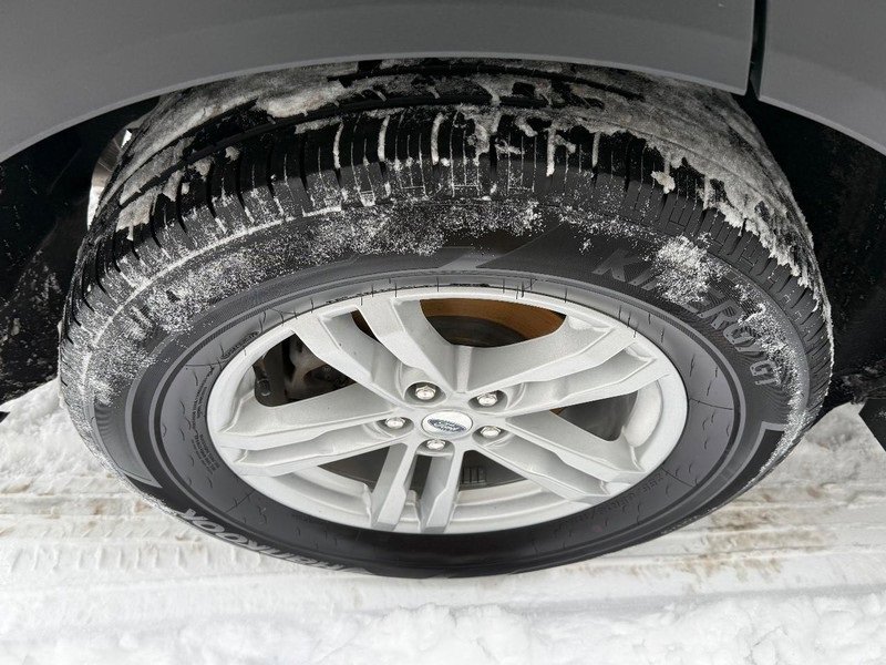 Certified 2023 Ford Explorer XLT w/ Equipment Group 202A image 7