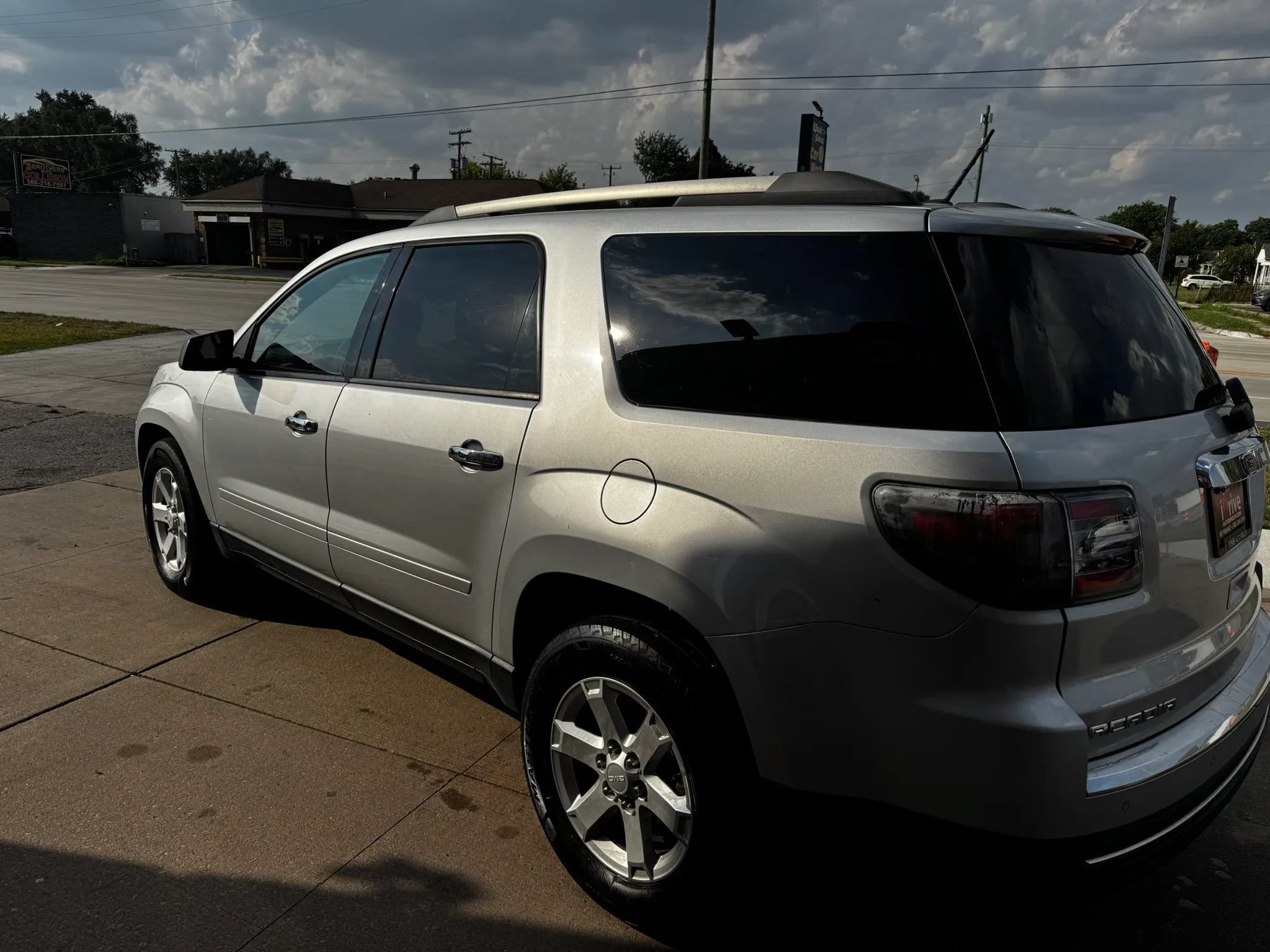 Used 2014 GMC Acadia SLE AWD/4WD image 4