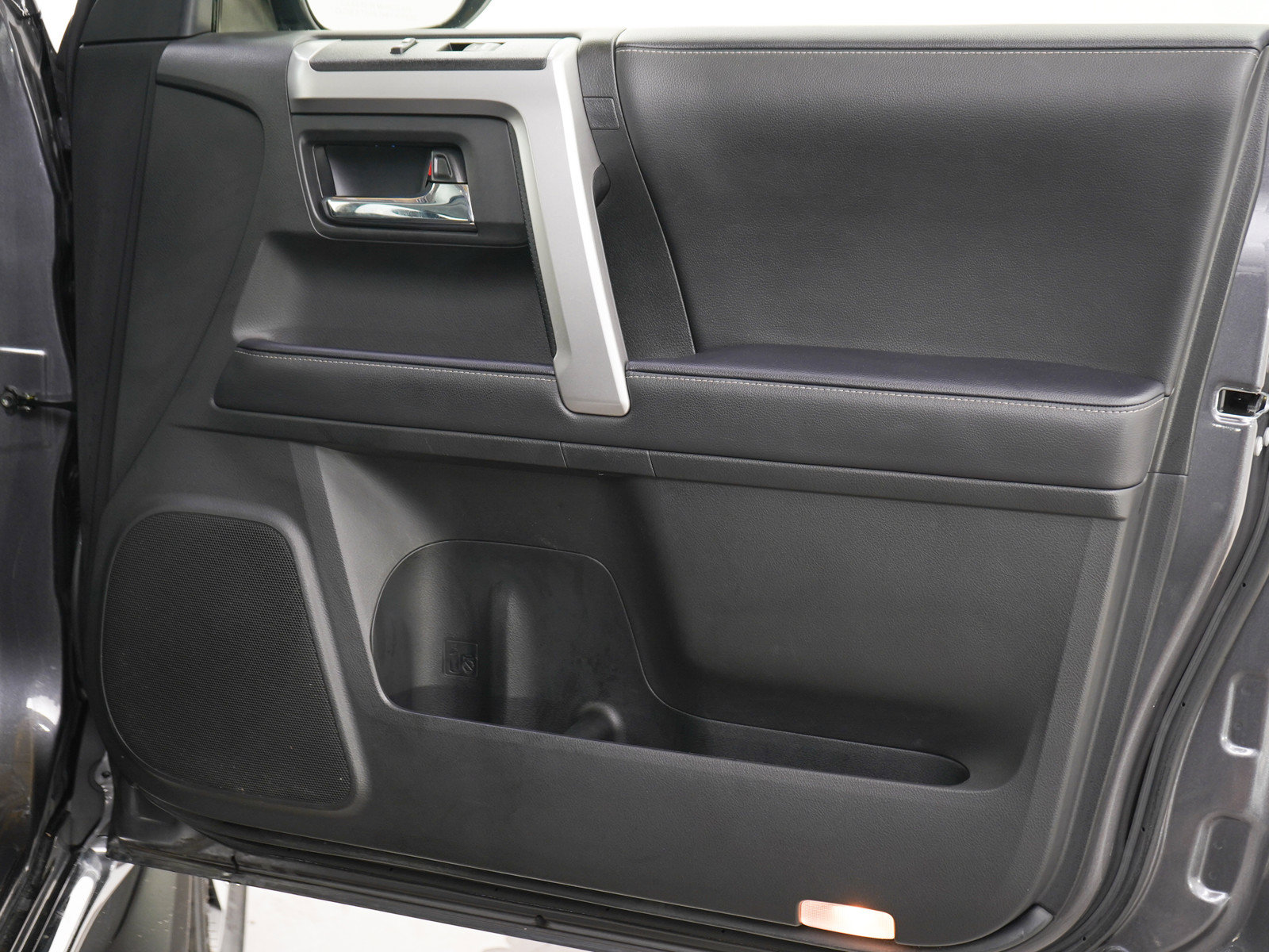 Used 2022 Toyota 4Runner Limited AWD/4WD image 11
