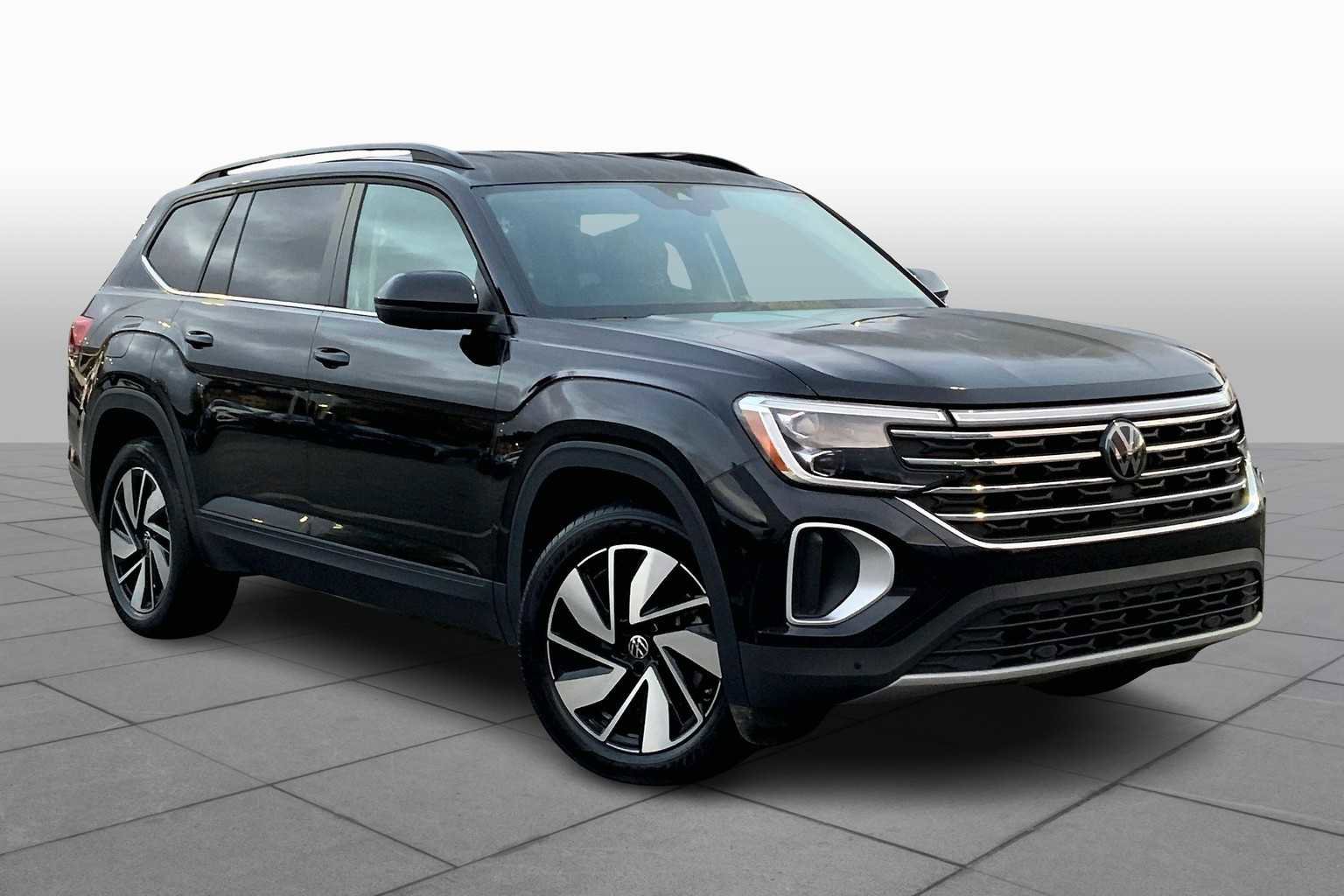 Used 2024 Volkswagen Atlas SE image 2