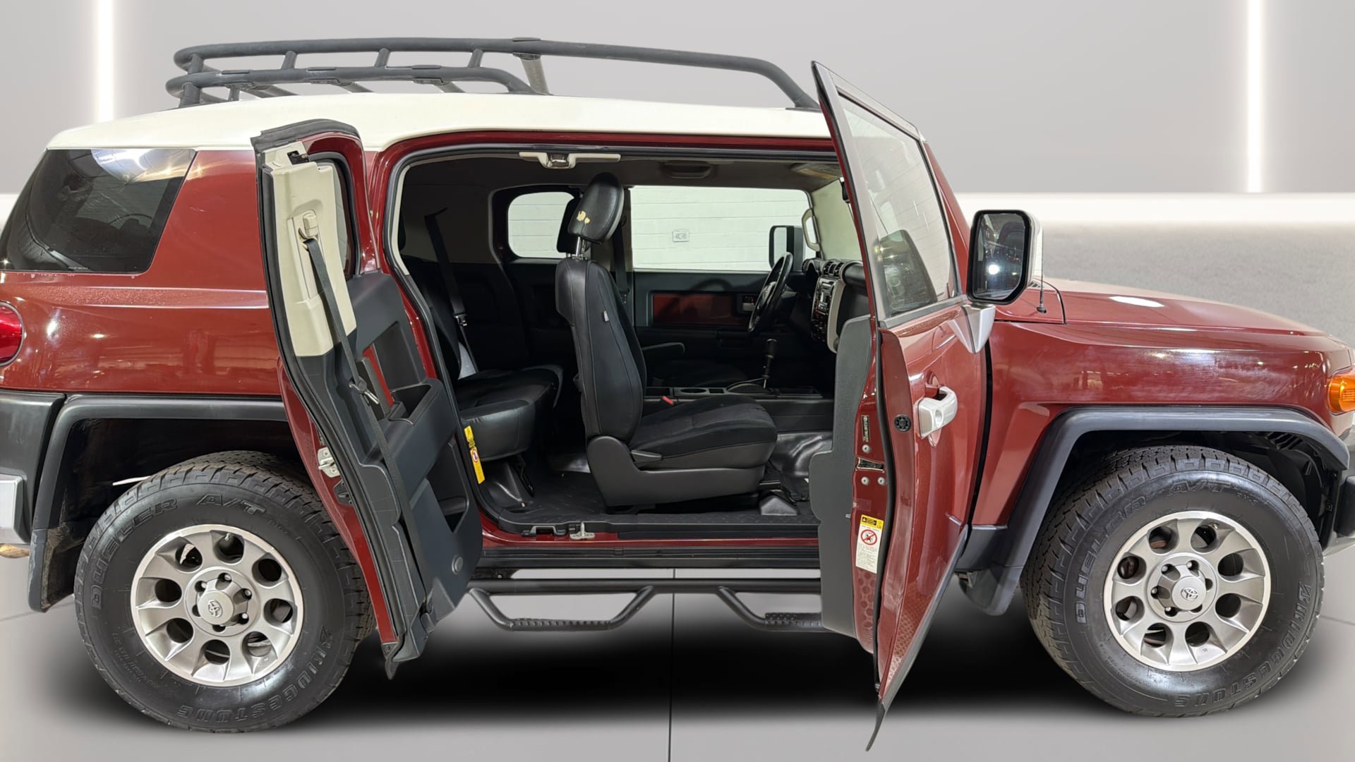 Used 2011 Toyota FJ Cruiser 2WD w/ Upgrade Pkg image 32
