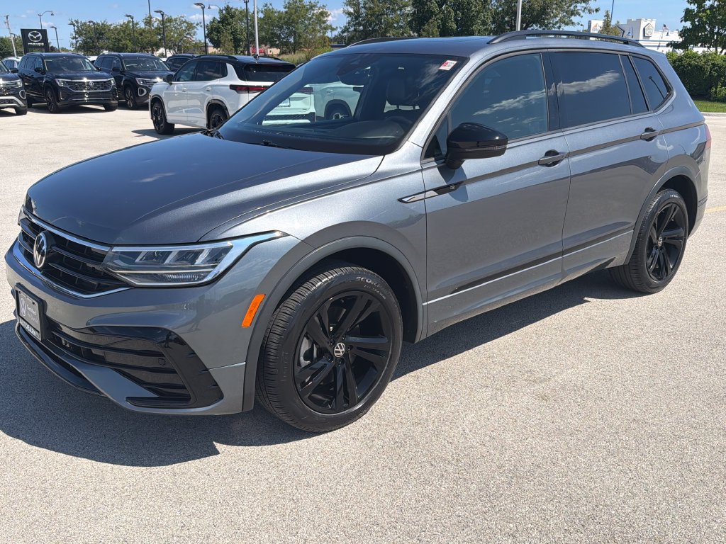 Certified 2023 Volkswagen Tiguan SE R-Line AWD/4WD image 3