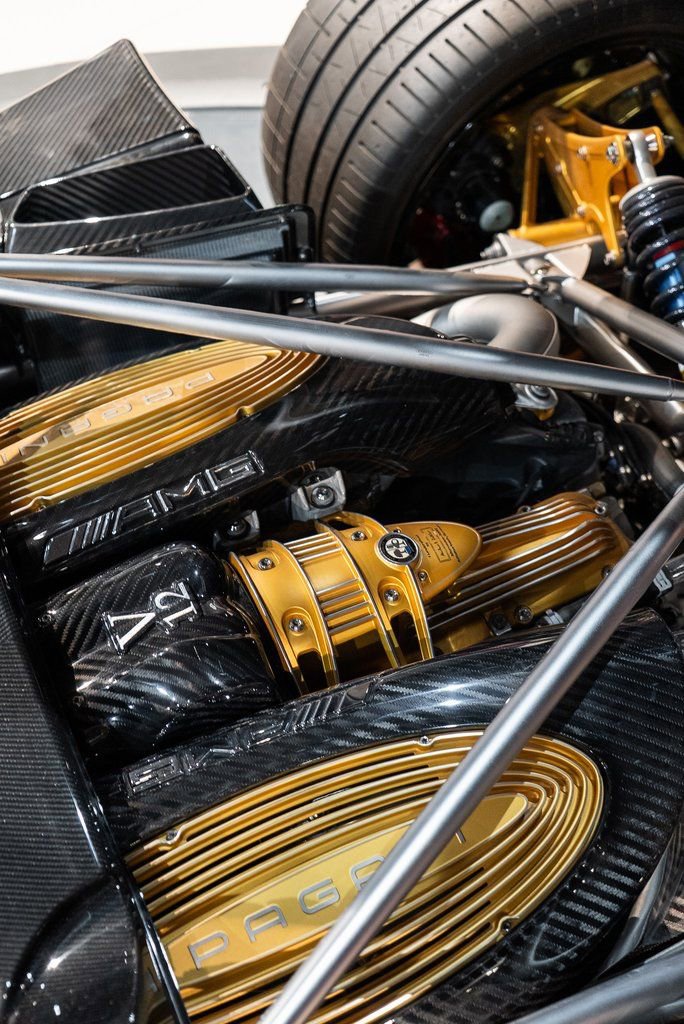 Used 2017 Pagani Huayra image 48