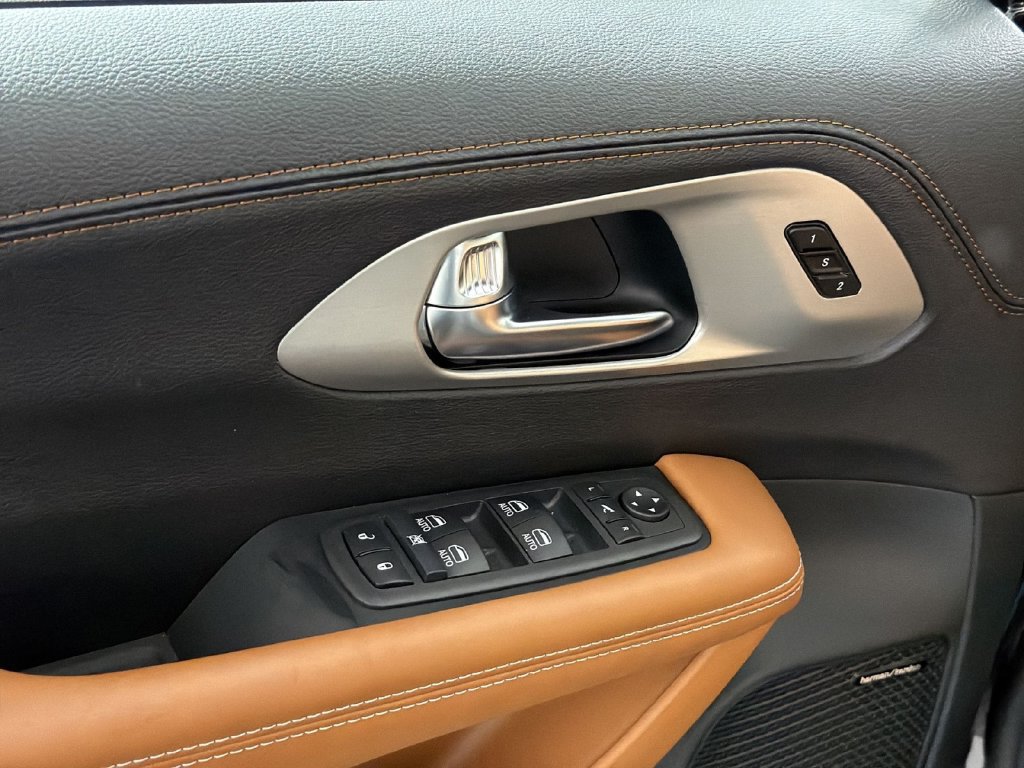 Used 2026 Chrysler Pacifica Pinnacle FWD image 15
