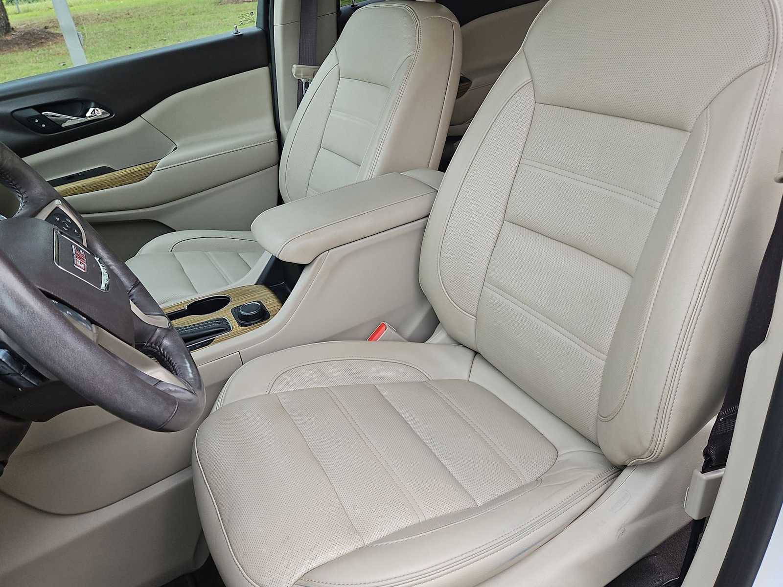Used 2017 GMC Acadia Denali w/ Technology Package FWD image 17