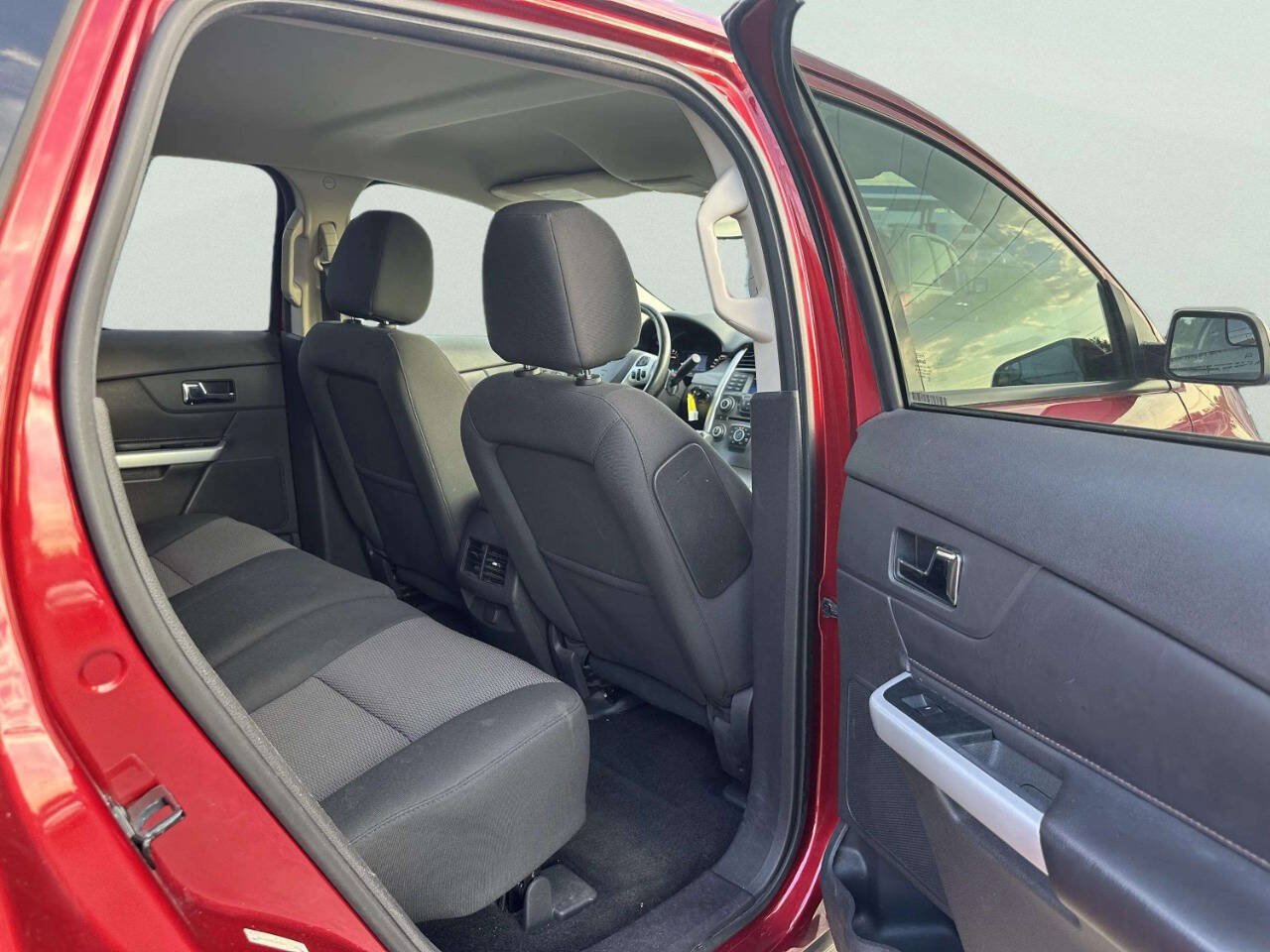 Used 2013 Ford Edge SEL FWD image 16