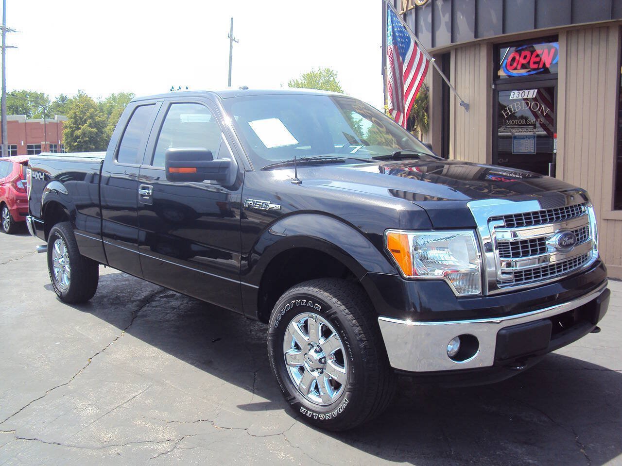 Used 2014 Ford F150 XLT w/ XLT Chrome Package AWD/4WD image 2