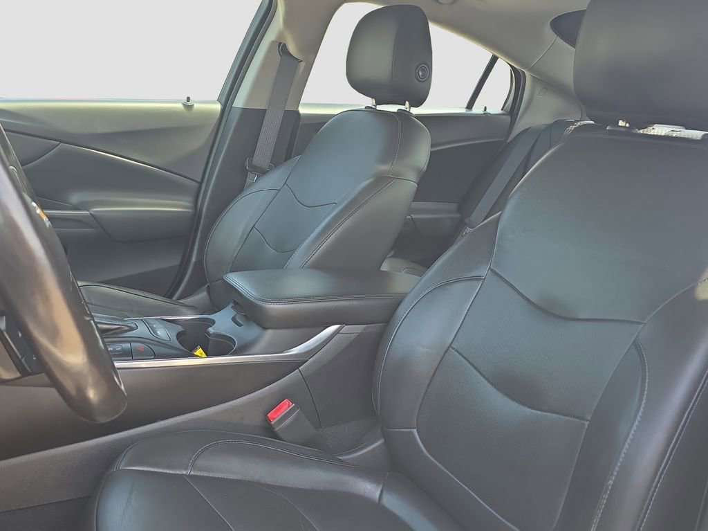 Used 2018 Chevrolet Volt Premier w/ Driver Confidence Package FWD image 7