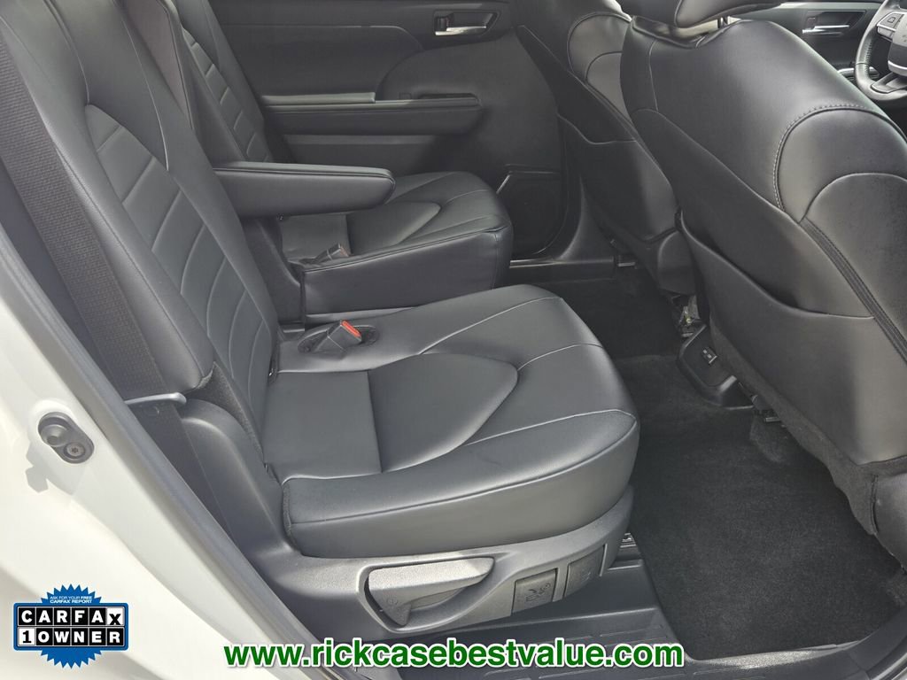 Used 2024 Toyota Highlander XLE image 19