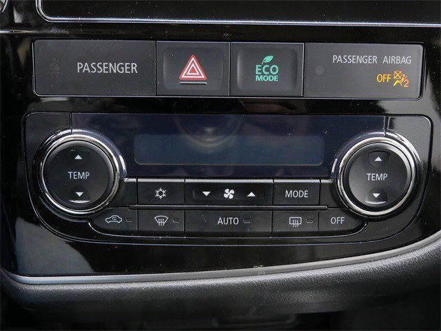 Used 2017 Mitsubishi Outlander SE image 21