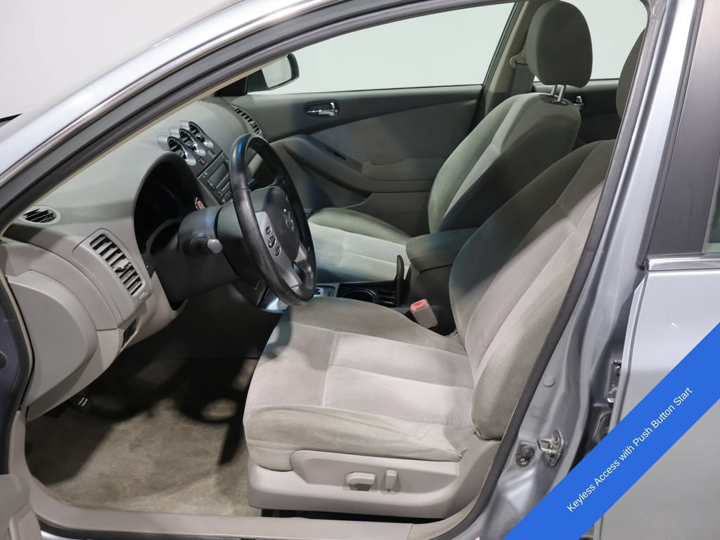 Used 2008 Nissan Altima 3.5 SE w/ Sport Pkg FWD image 2