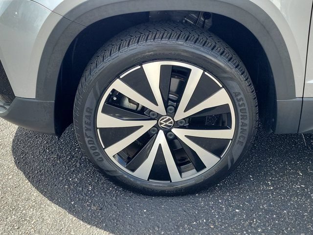 Certified 2023 Volkswagen Taos SE FWD image 29