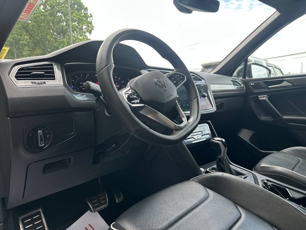 Certified 2022 Volkswagen Tiguan SEL R-Line AWD/4WD image 11