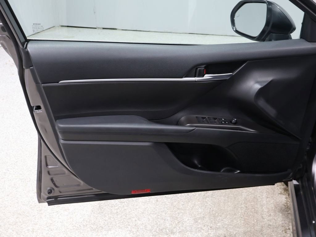 Used 2023 Toyota Camry SE image 13