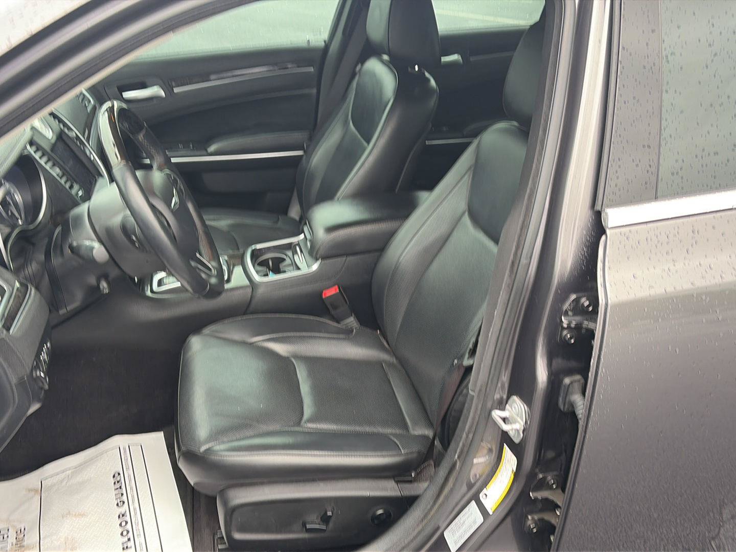 Used 2017 Chrysler 300 C RWD image 11