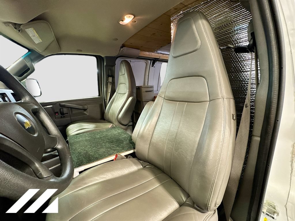 Used 2019 Chevrolet Express 2500 Extended RWD image 19