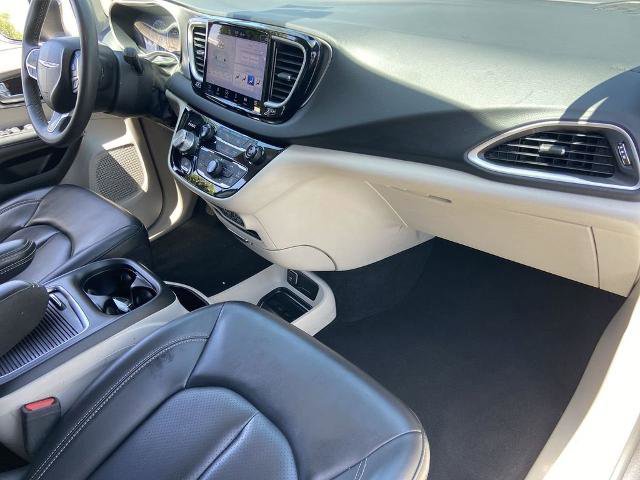 Used 2023 Chrysler Pacifica Touring-L FWD image 24